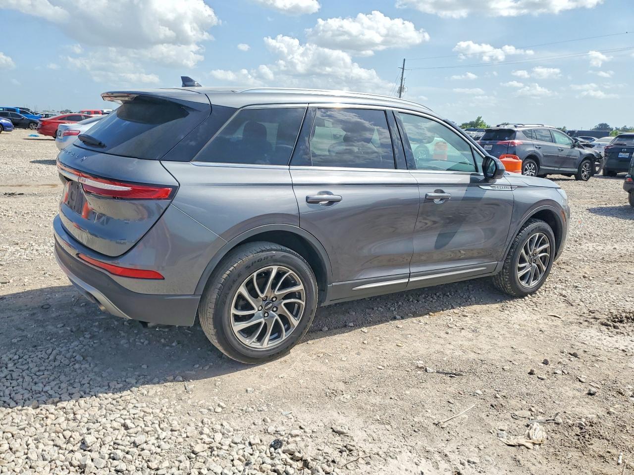 2021 Lincoln Corsair - Image 3