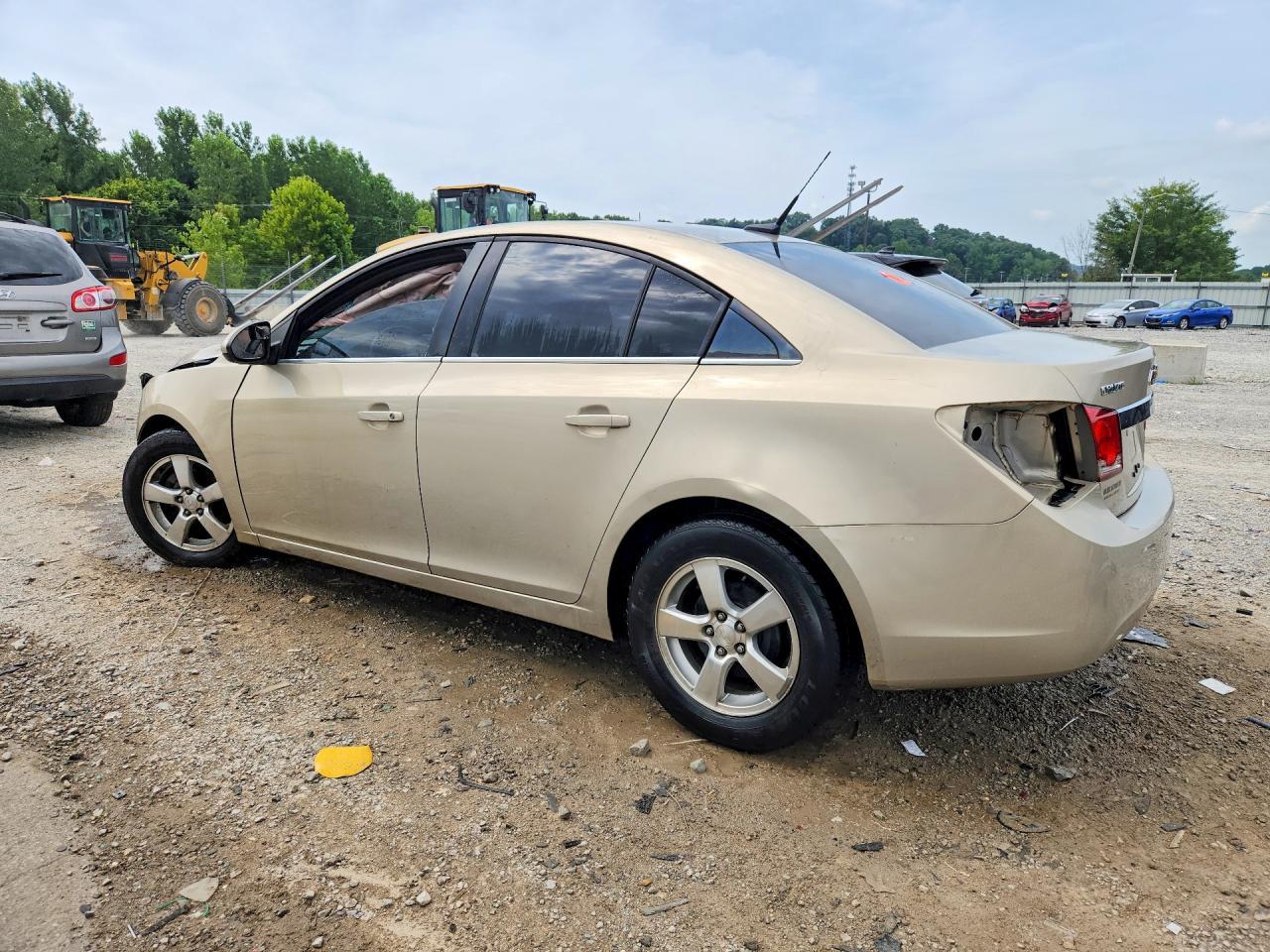2012 Chevrolet Cruze Lt - Image 2