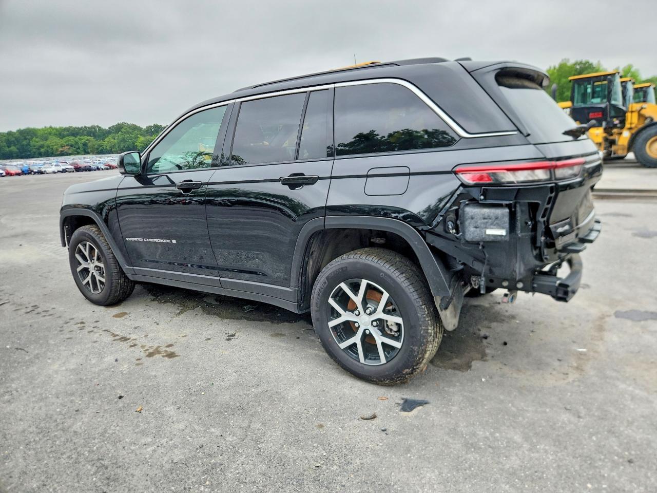 2025 Jeep Grand Cherokee Sport - Фото 2