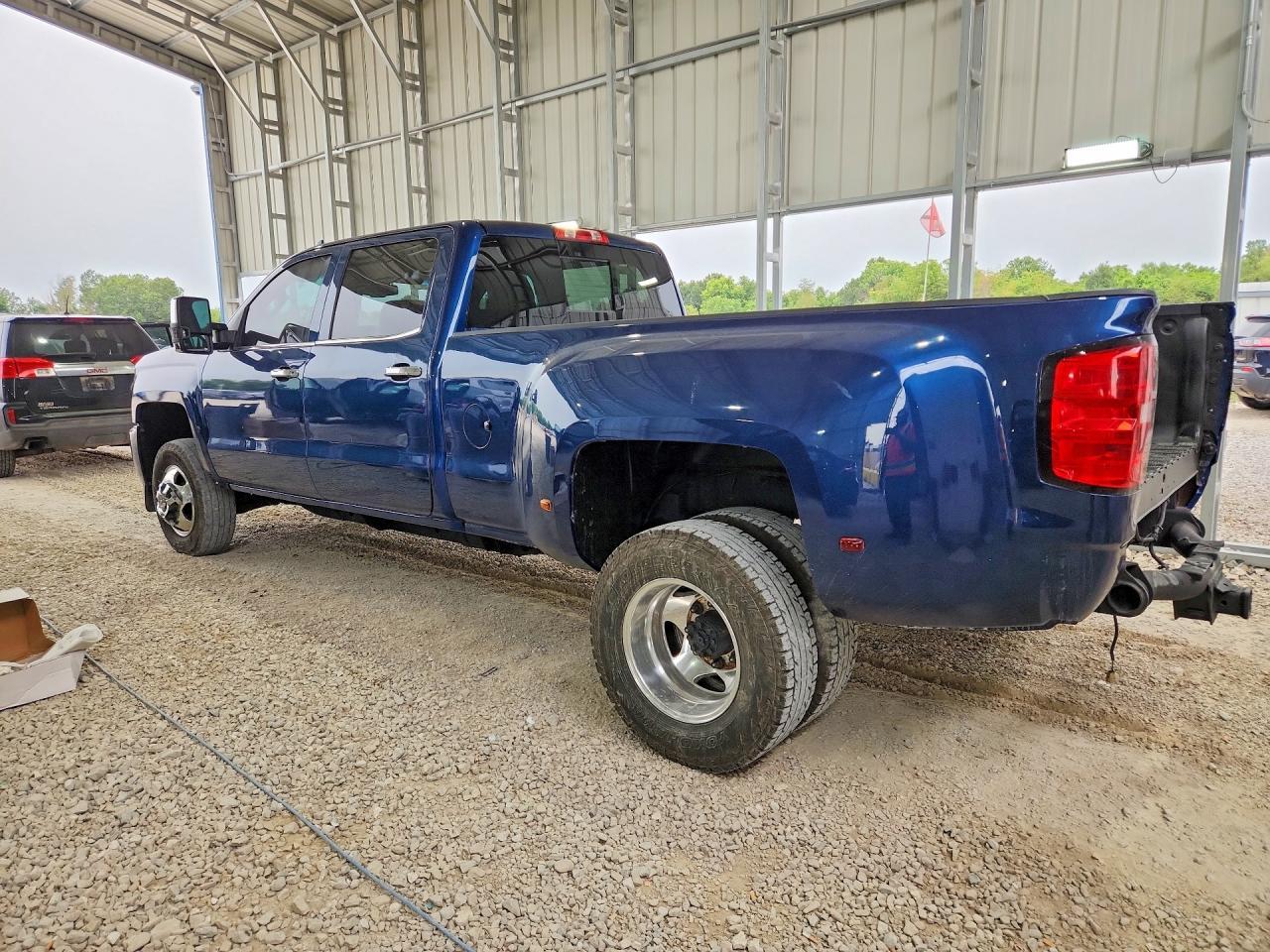 2016 Chevrolet Silverado K3500 High Country - Фото 2