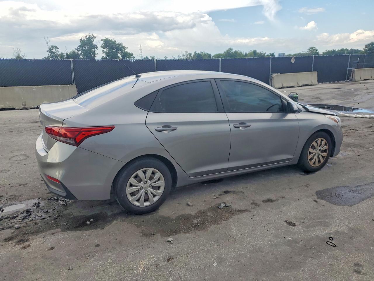 2021 Hyundai Accent Se - Image 3