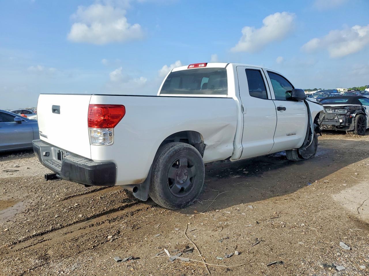 2013 Toyota Tundra Double Cab Sr5 - Image 3