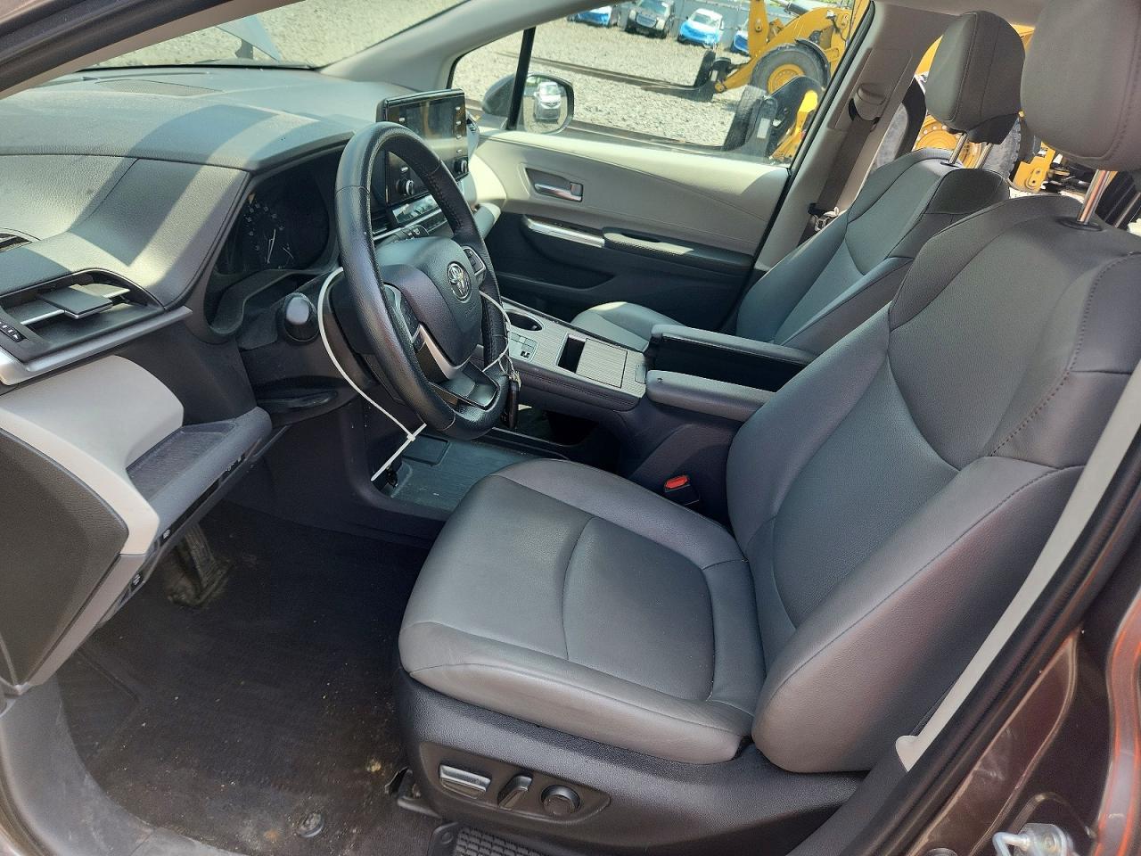 2024 Toyota Sienna Xle - Image 7