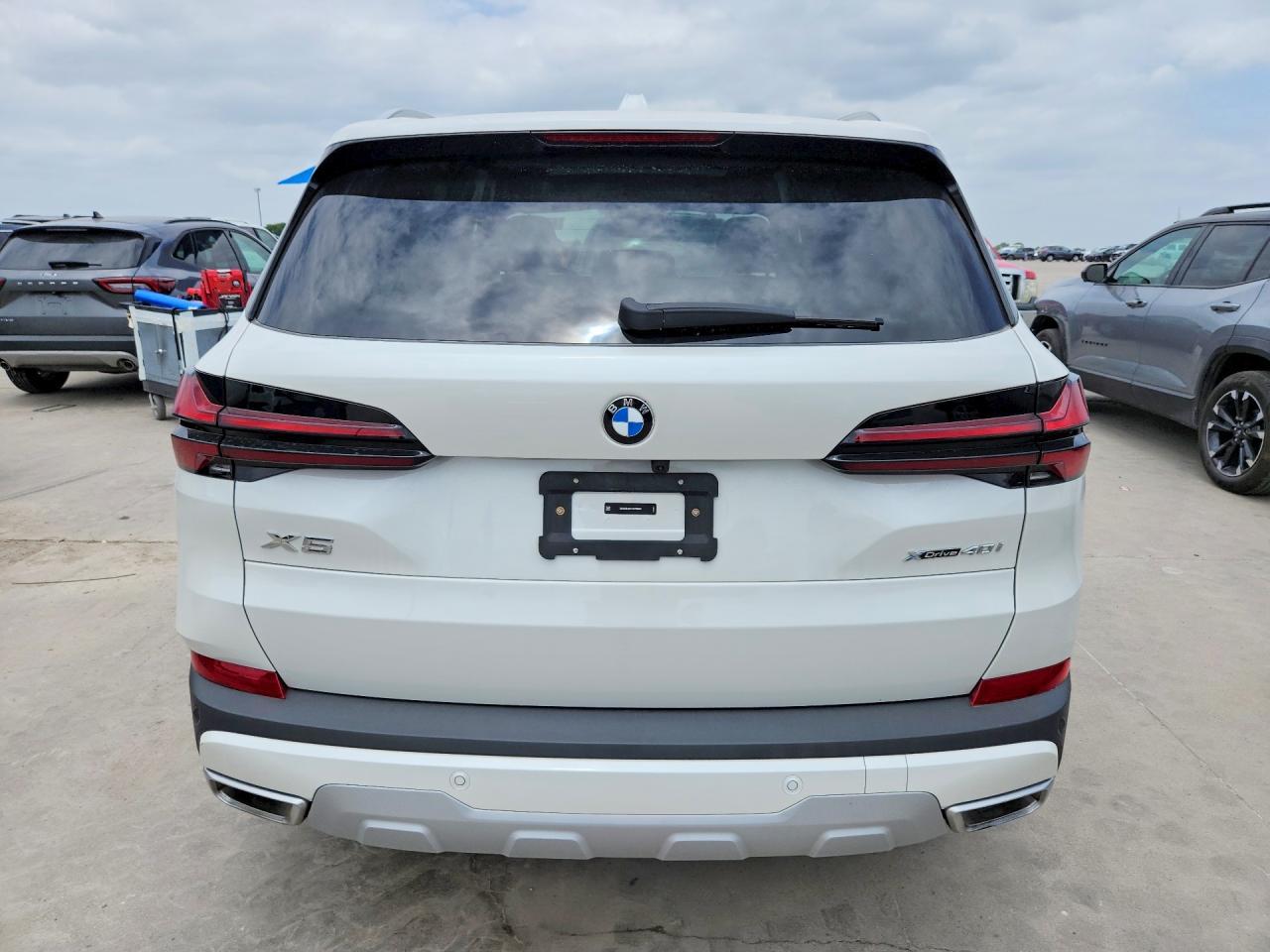 2025 BMW X5 xDrive40I - Image 6