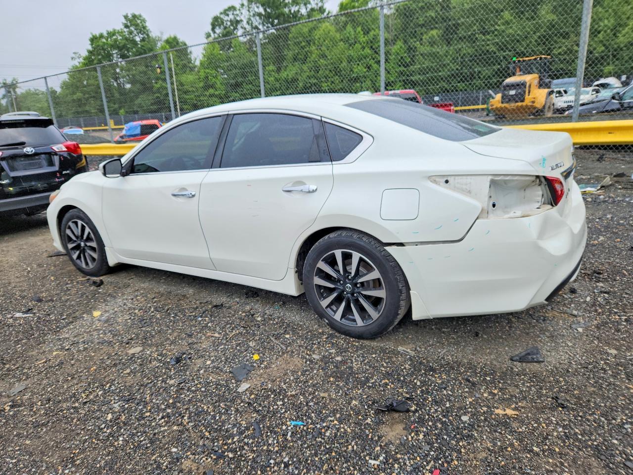 2017 Nissan Altima 2.5 Sl - Image 2