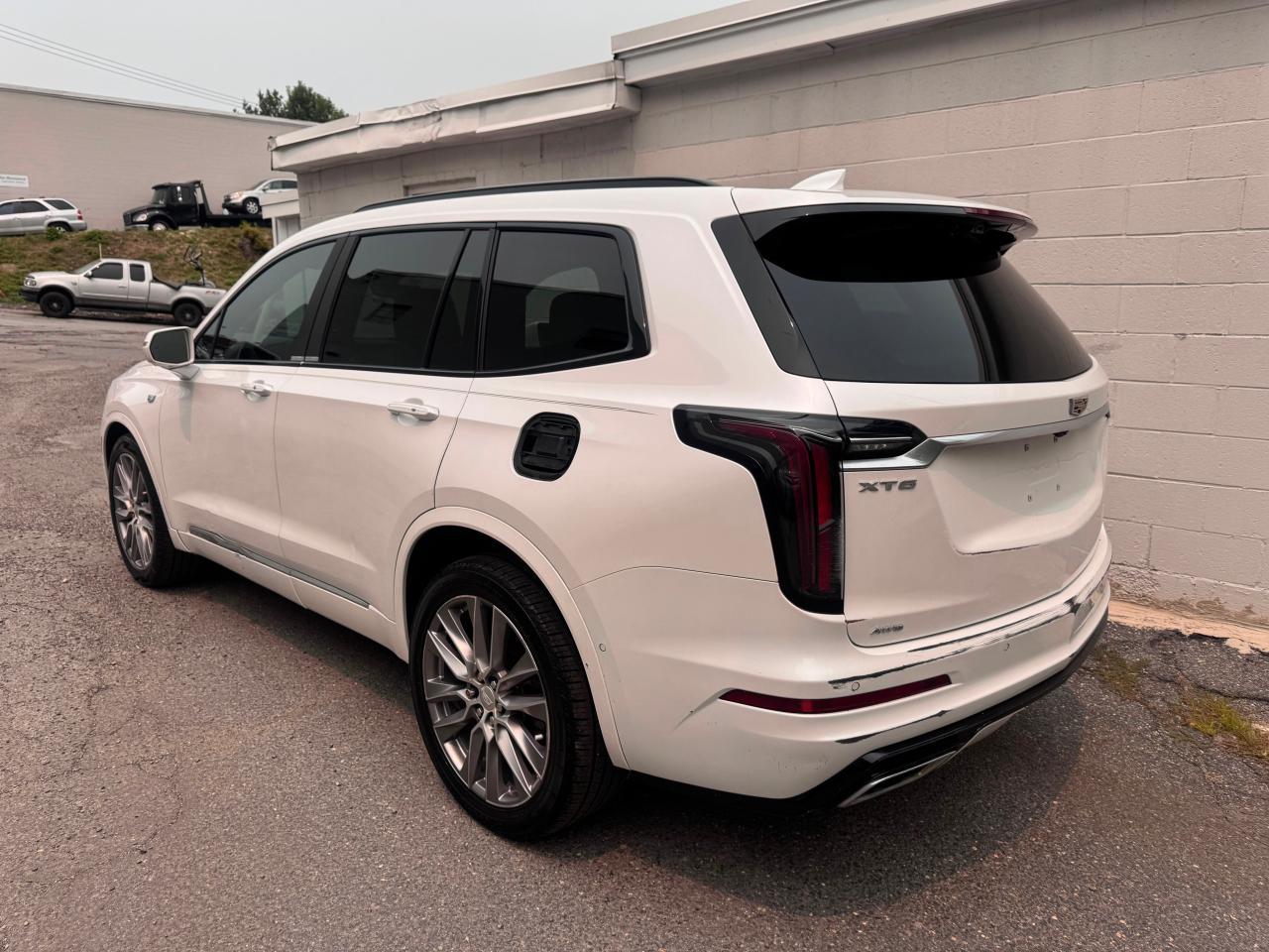 2020 Cadillac Xt6 Sport - Image 2