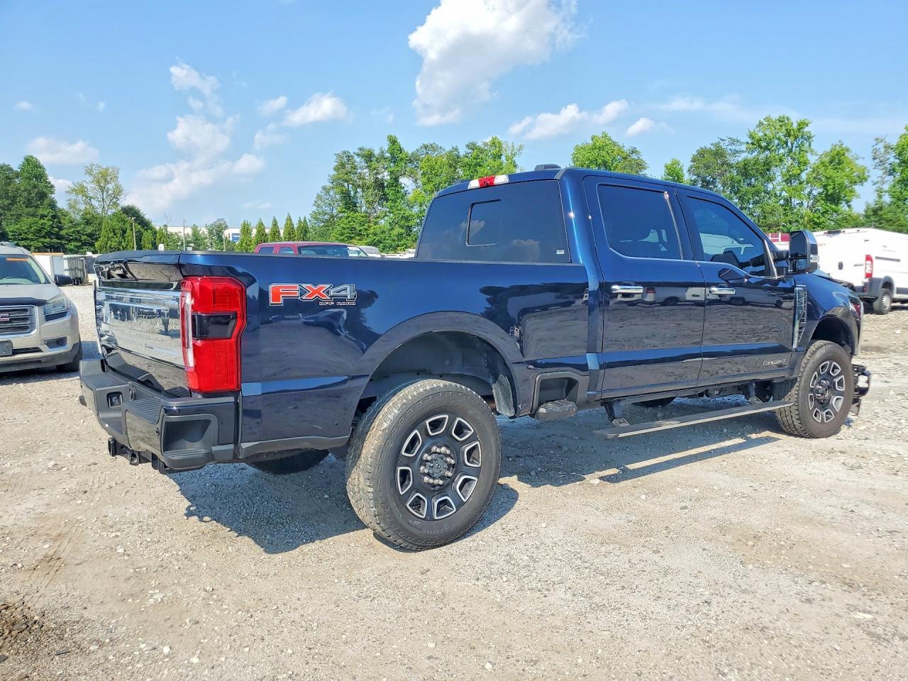 2024 Ford F250 Super Duty - Фото 3