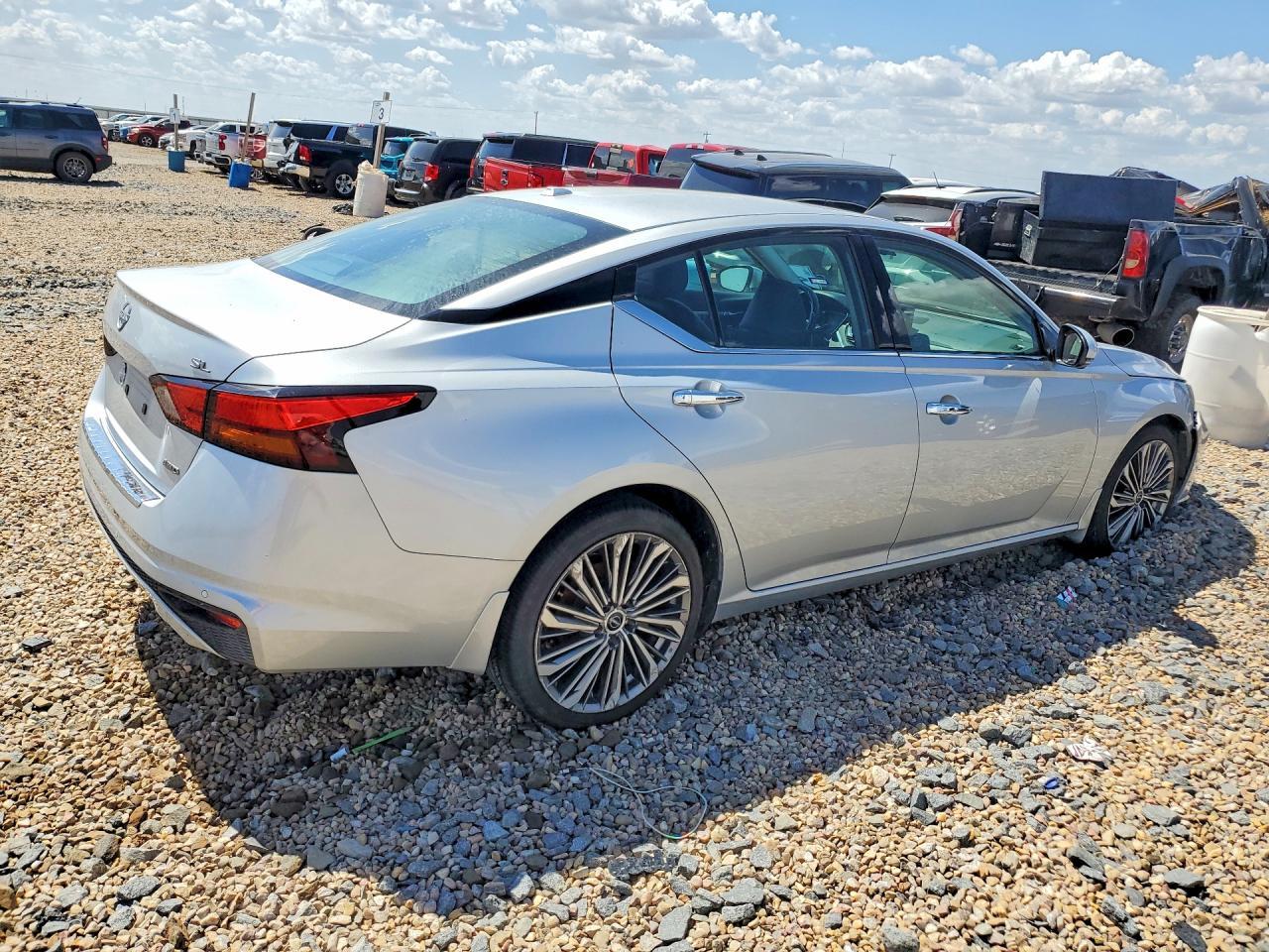 2023 Nissan Altima Sl - Фото 3