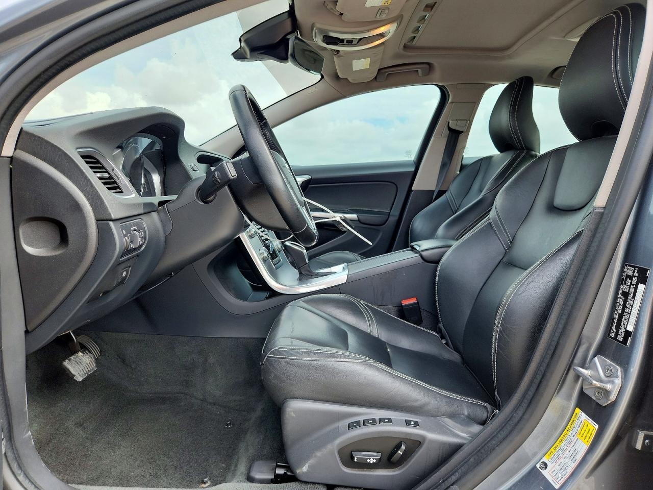 2017 Volvo S60 - Image 7