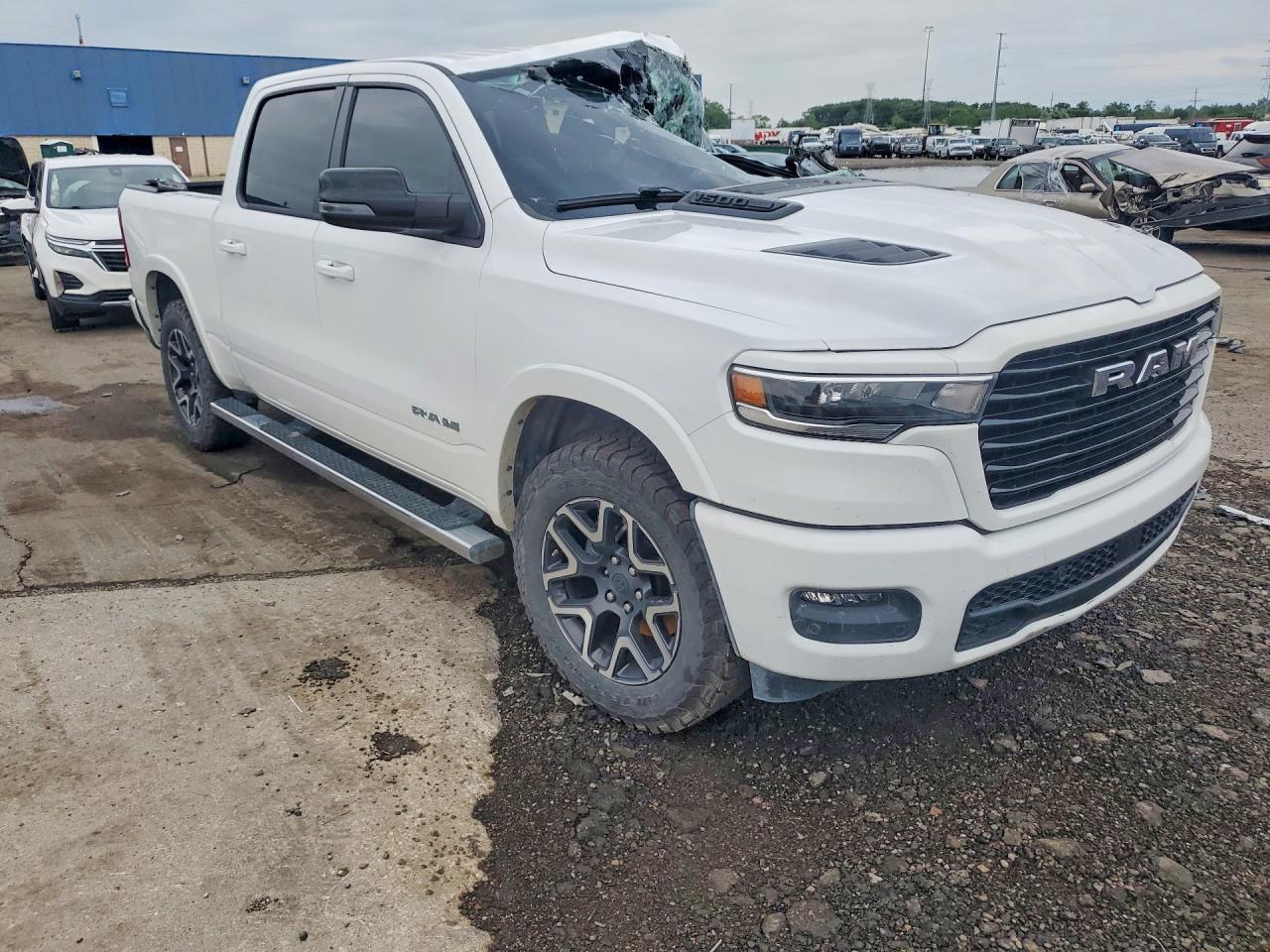 2025 Ram 1500 Laramie - Фото 4
