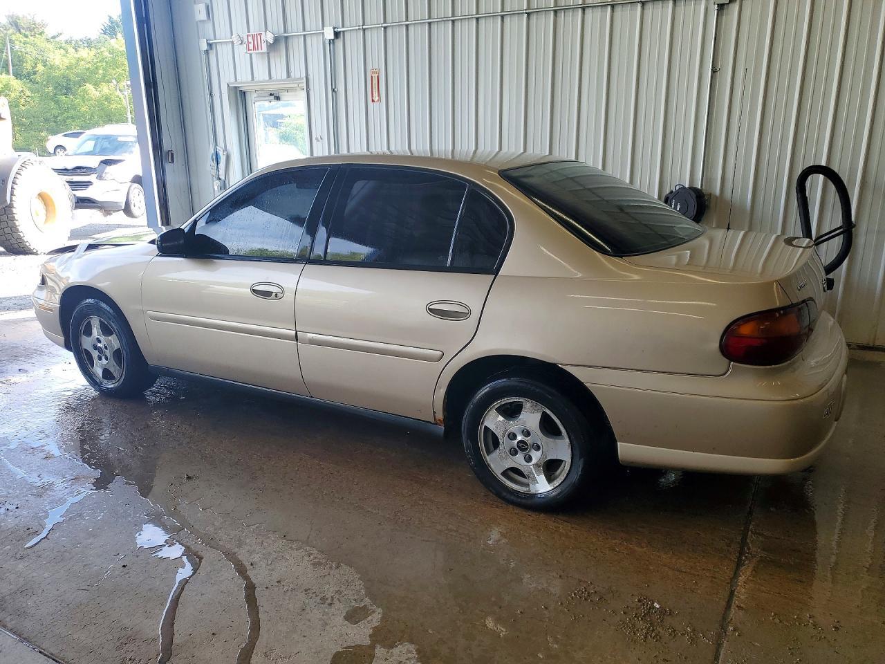 2005 Chevrolet Classic - Image 2