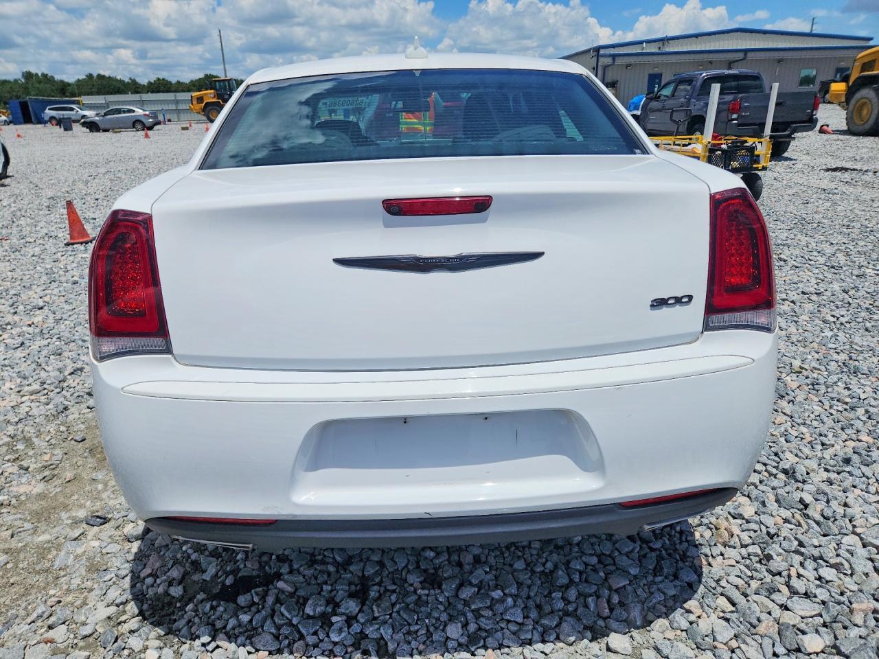 2022 Chrysler 300 Touring - Image 6