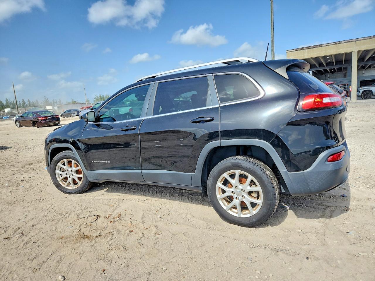 2017 Jeep Cherokee Latitude - Фото 2
