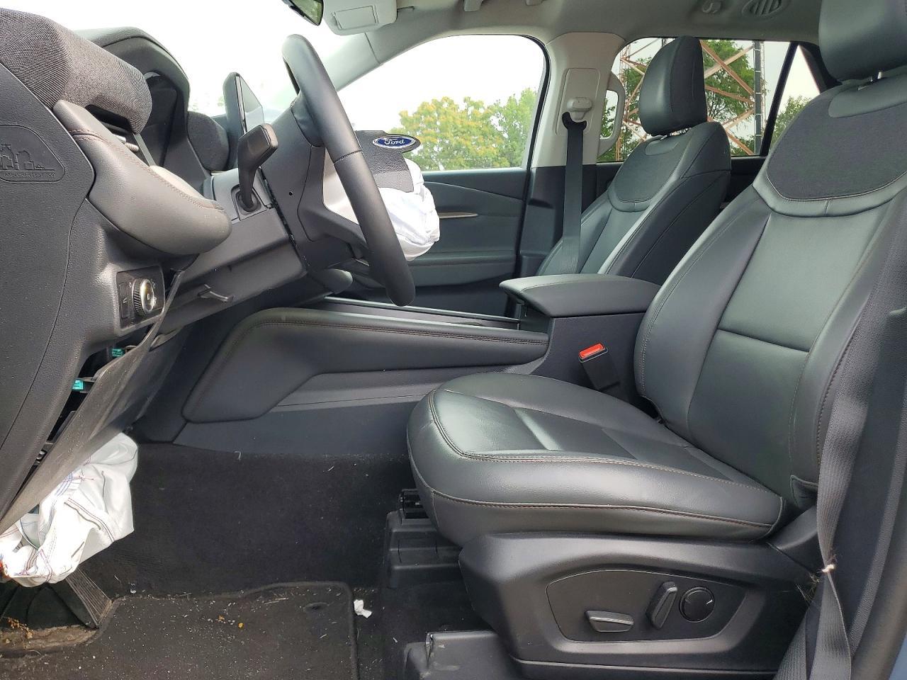 2025 Ford Explorer Active - Image 7