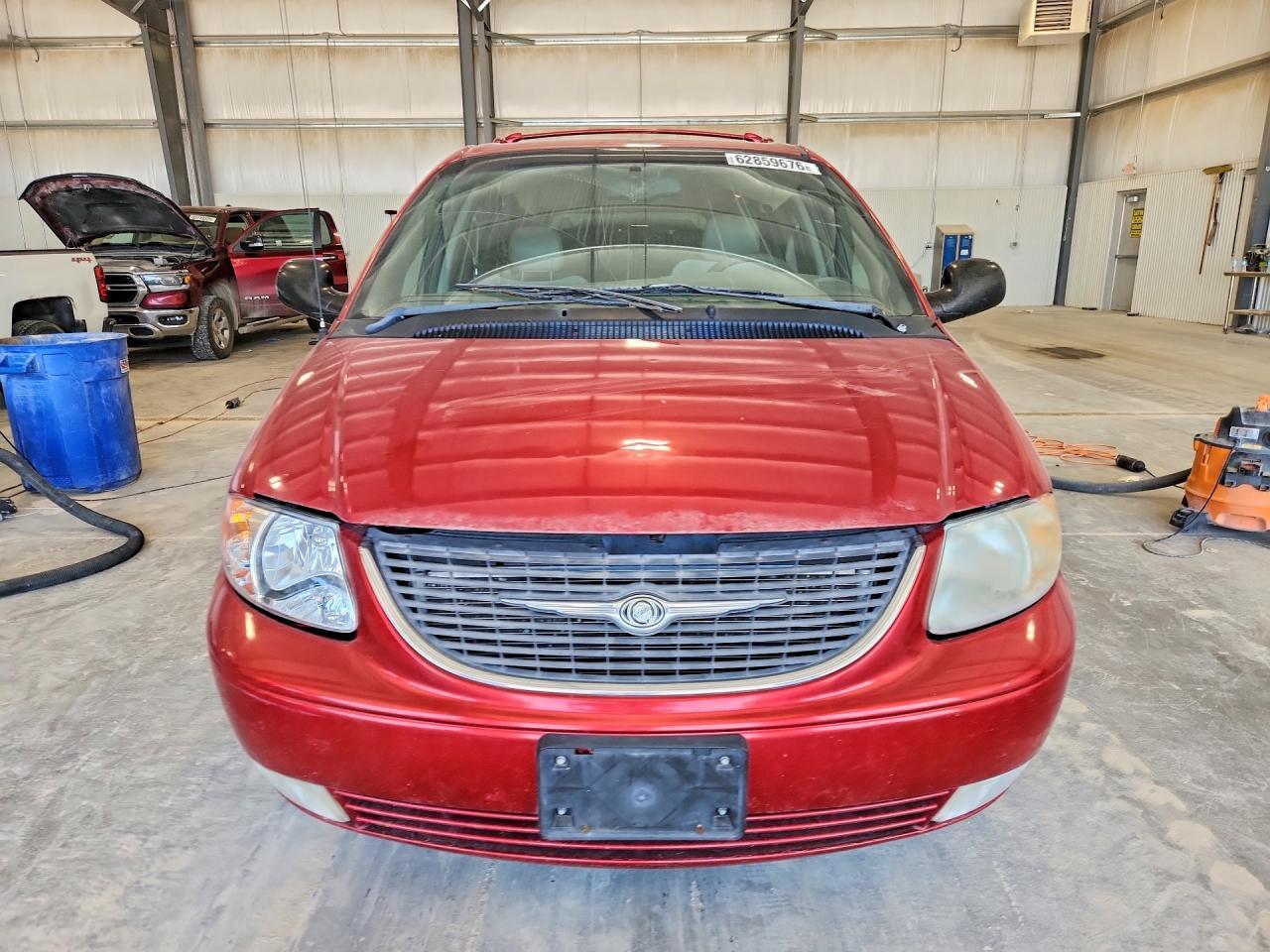 2002 Chrysler Town & Country Limited - Фото 5