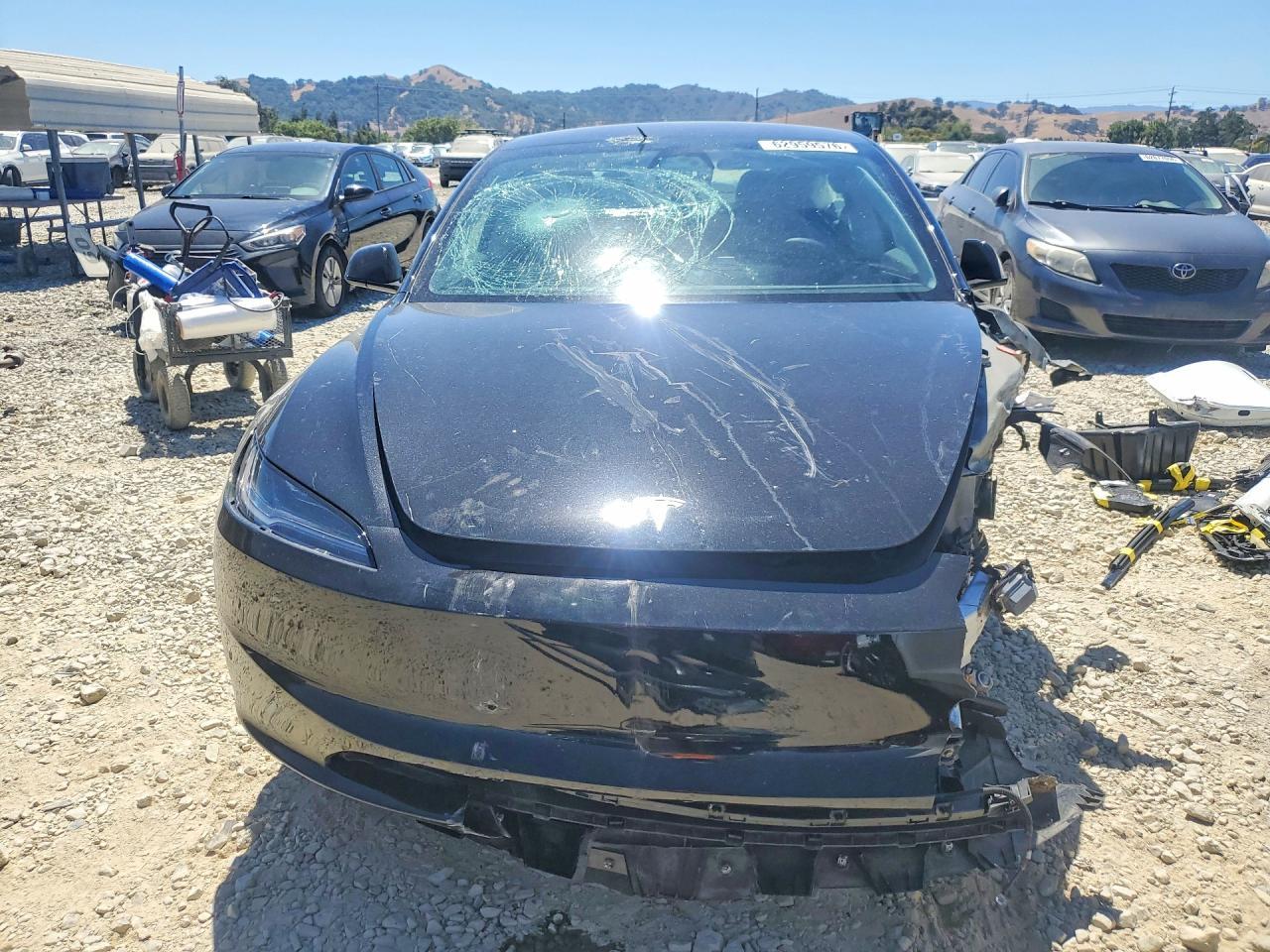 2025 Tesla Model 3 - Image 5