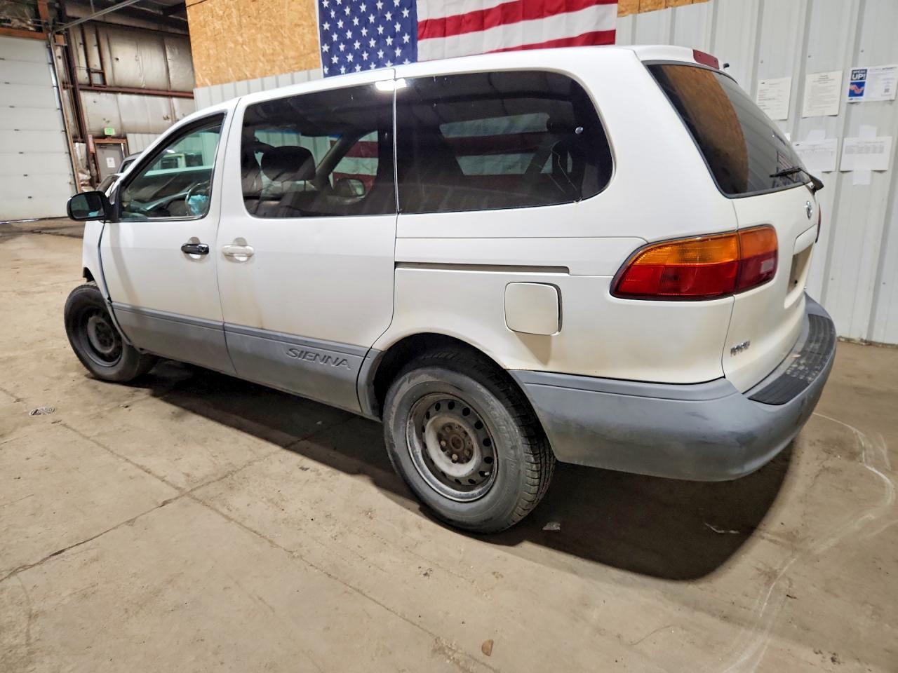 1999 Toyota Sienna Ce - Фото 2