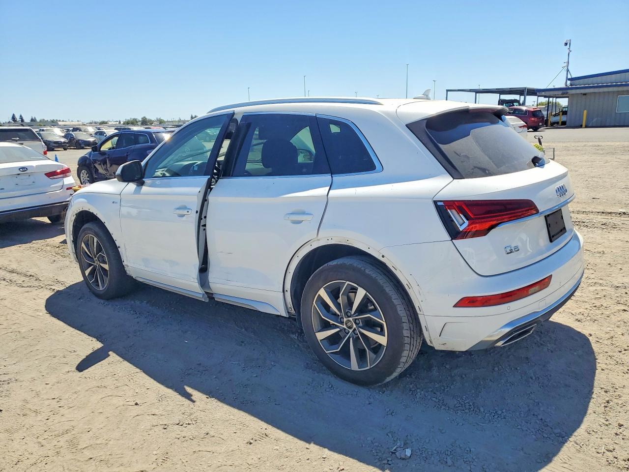 2022 Audi Q5 Premium Plus 45 - Фото 2
