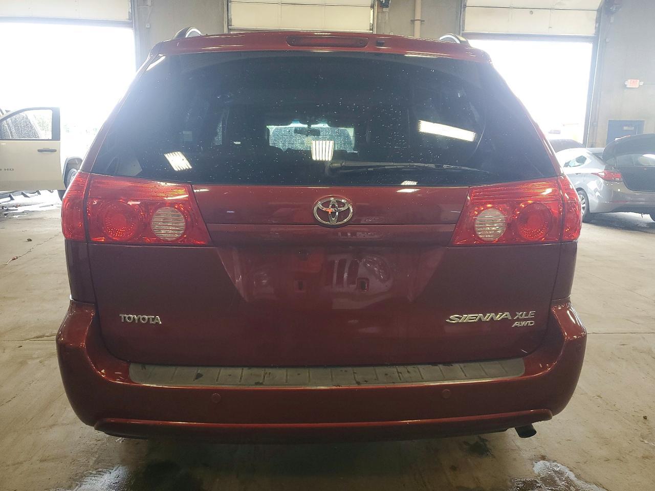 2010 Toyota Sienna Xle - Фото 6