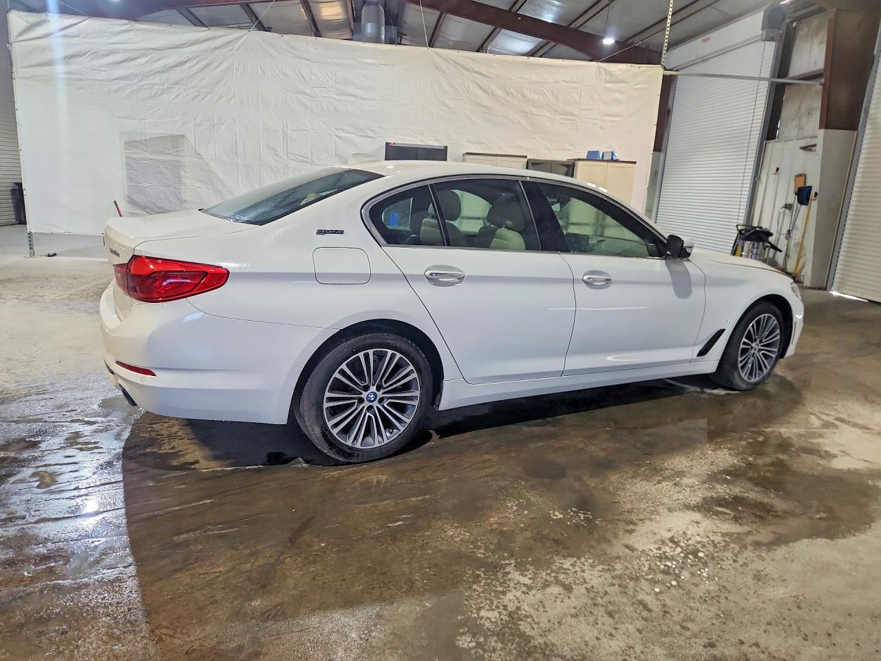 2018 BMW 530Xe - Фото 3