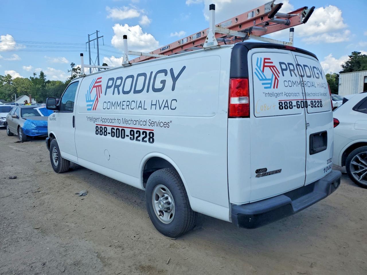 2021 Chevrolet Express G2500 - Фото 2