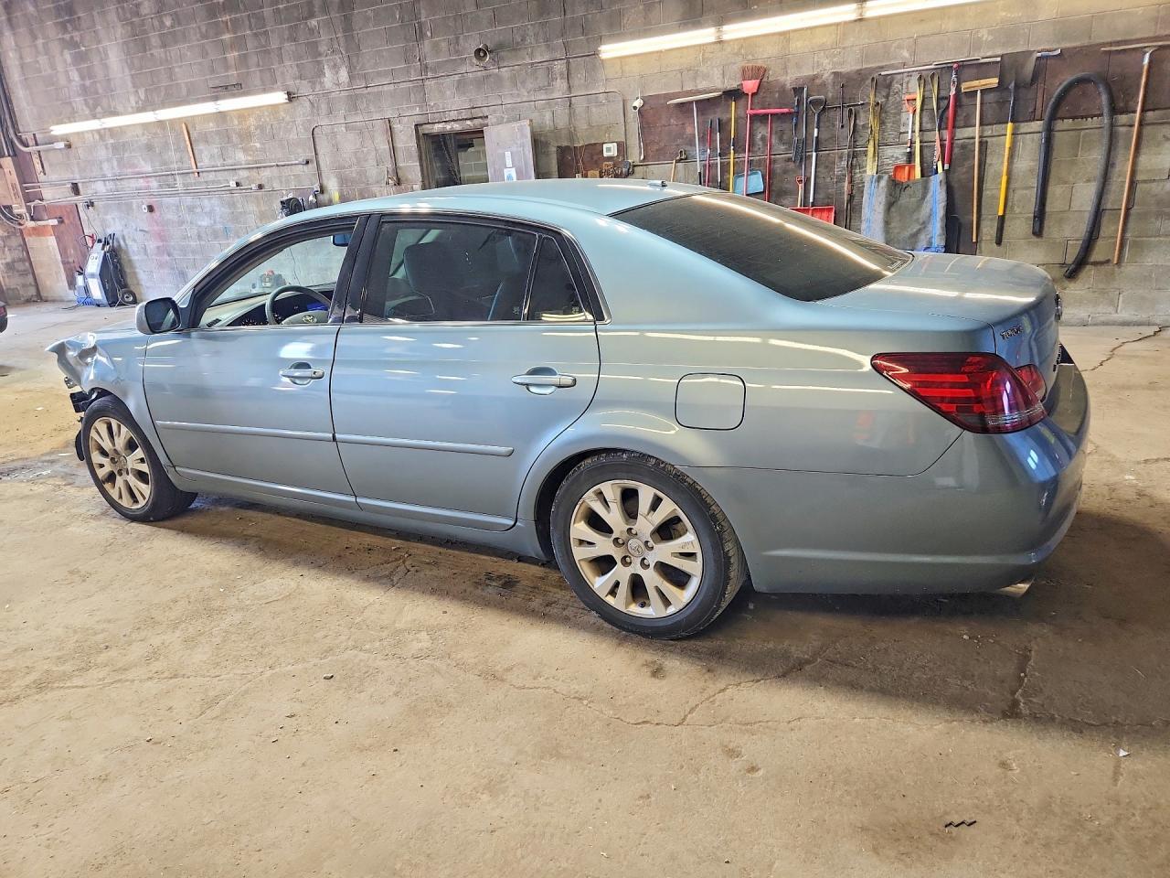 2009 Toyota Avalon Xls - Image 2