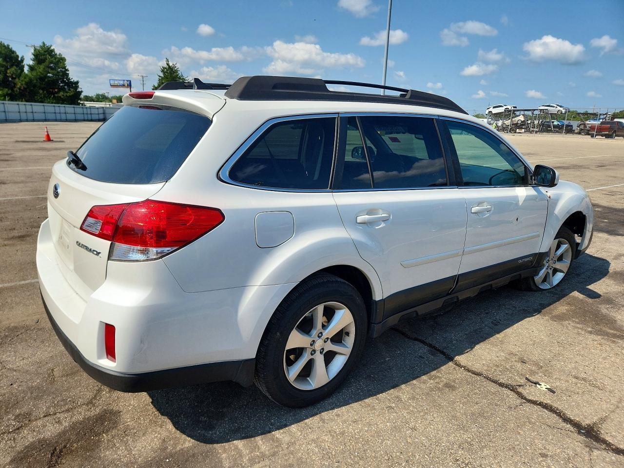 2013 Subaru Outback 2.5I Limited - Image 3