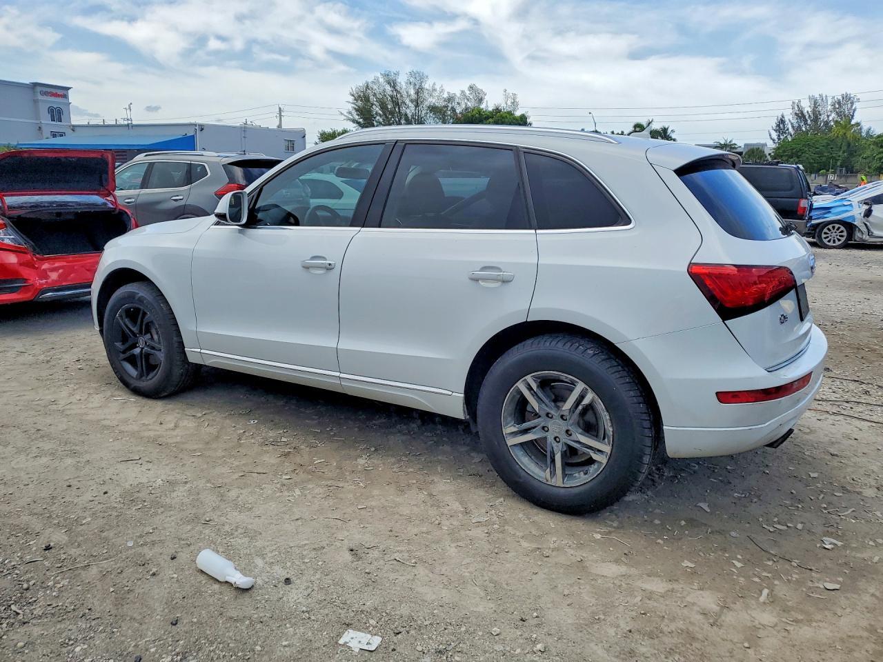 2016 Audi Q5 Premium - Image 2
