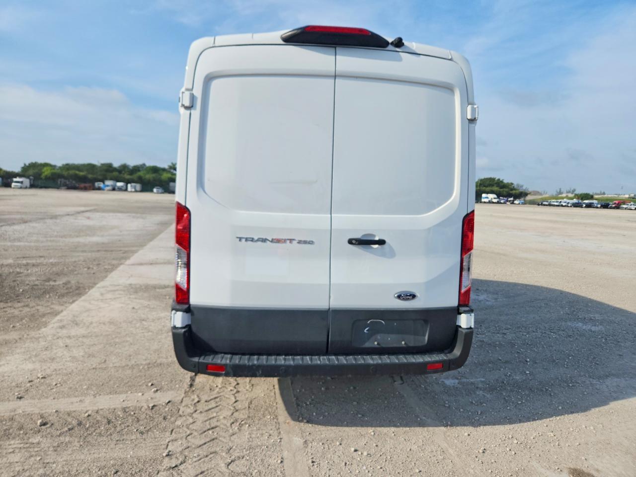 2025 Ford Transit 250 Medium Roof Delivery Van - Фото 6