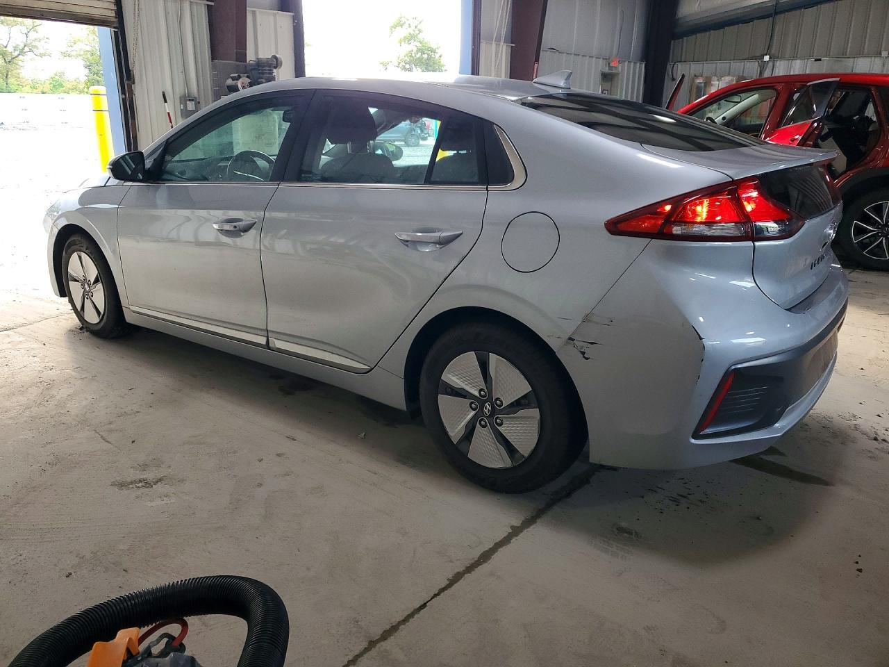2021 Hyundai Ioniq Se - Image 2