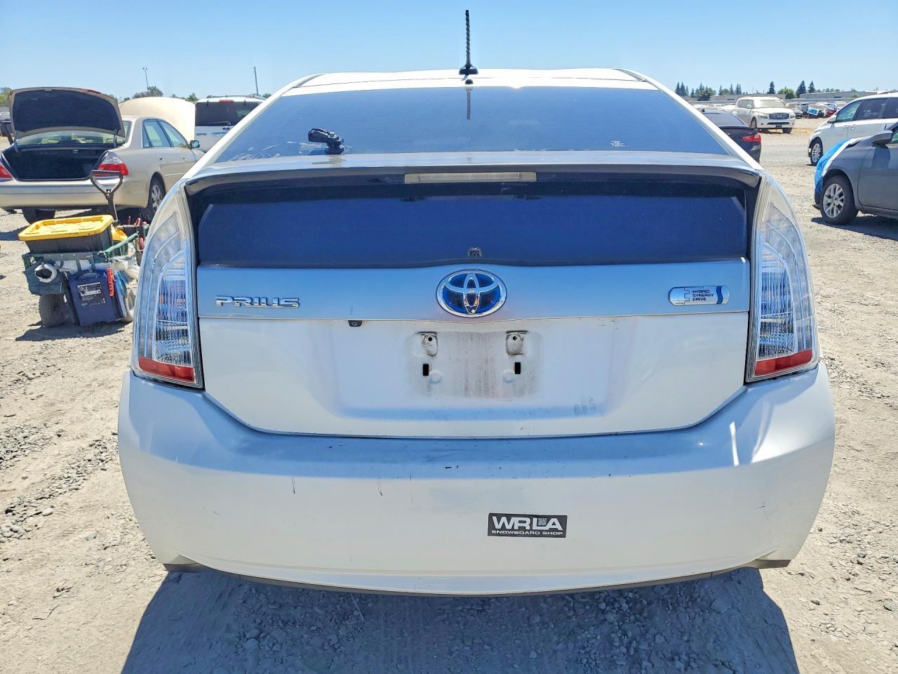 2013 Toyota Prius Plug-In Hybrid Base - Image 6