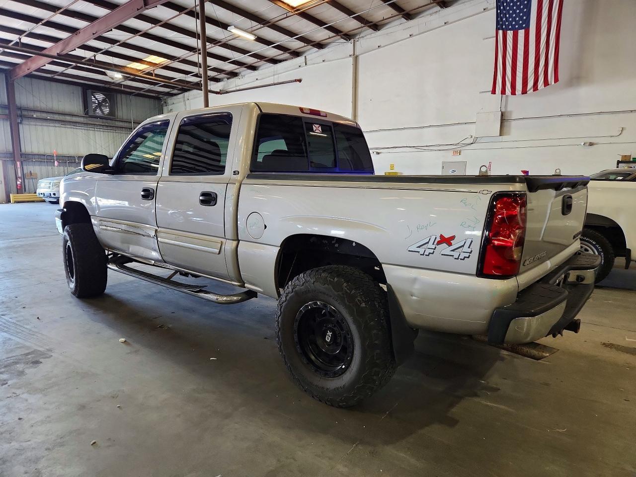 2005 Chevrolet Silverado K1500 - Image 2