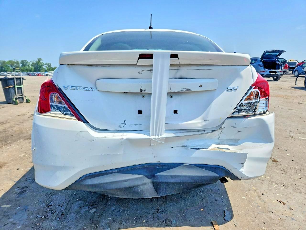 2019 Nissan Versa Sv - Image 6