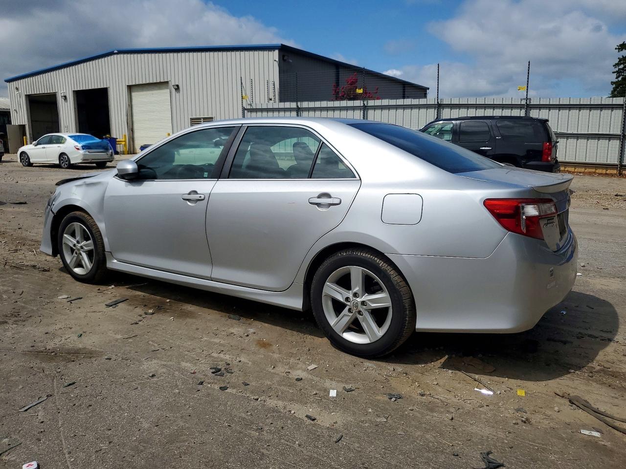 2013 Toyota Camry Se - Фото 2