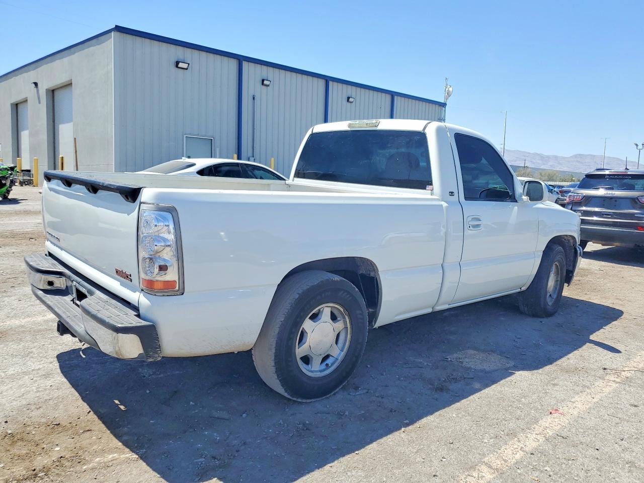 2002 GMC New Sierra C1500 - Фото 3