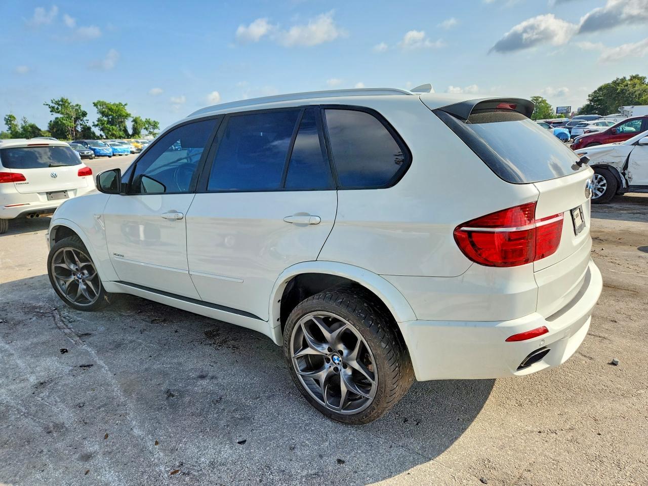2012 BMW X5 xDrive50I - Фото 2