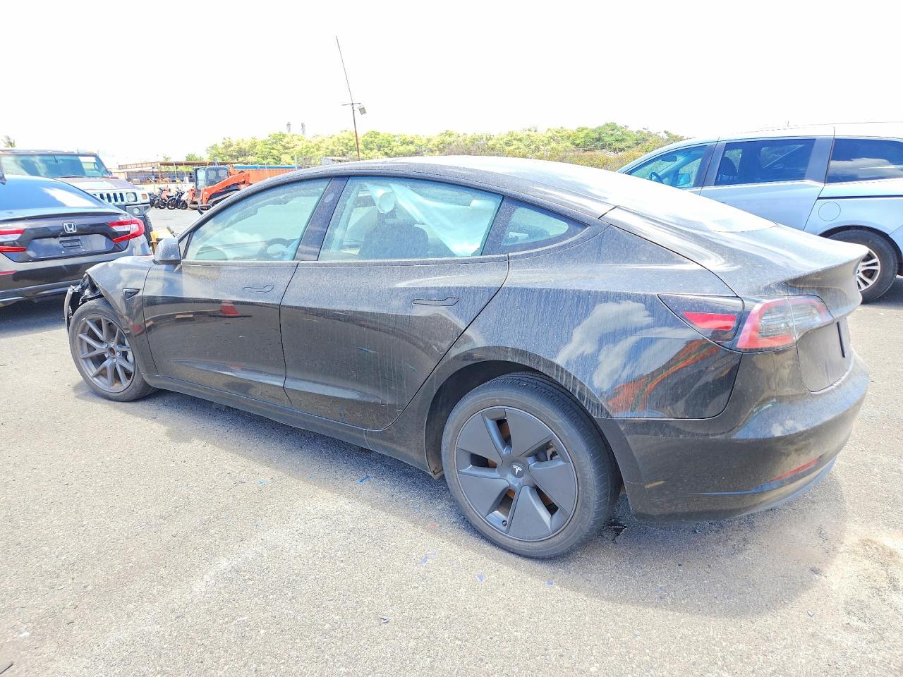 2023 Tesla Model 3 - Фото 2