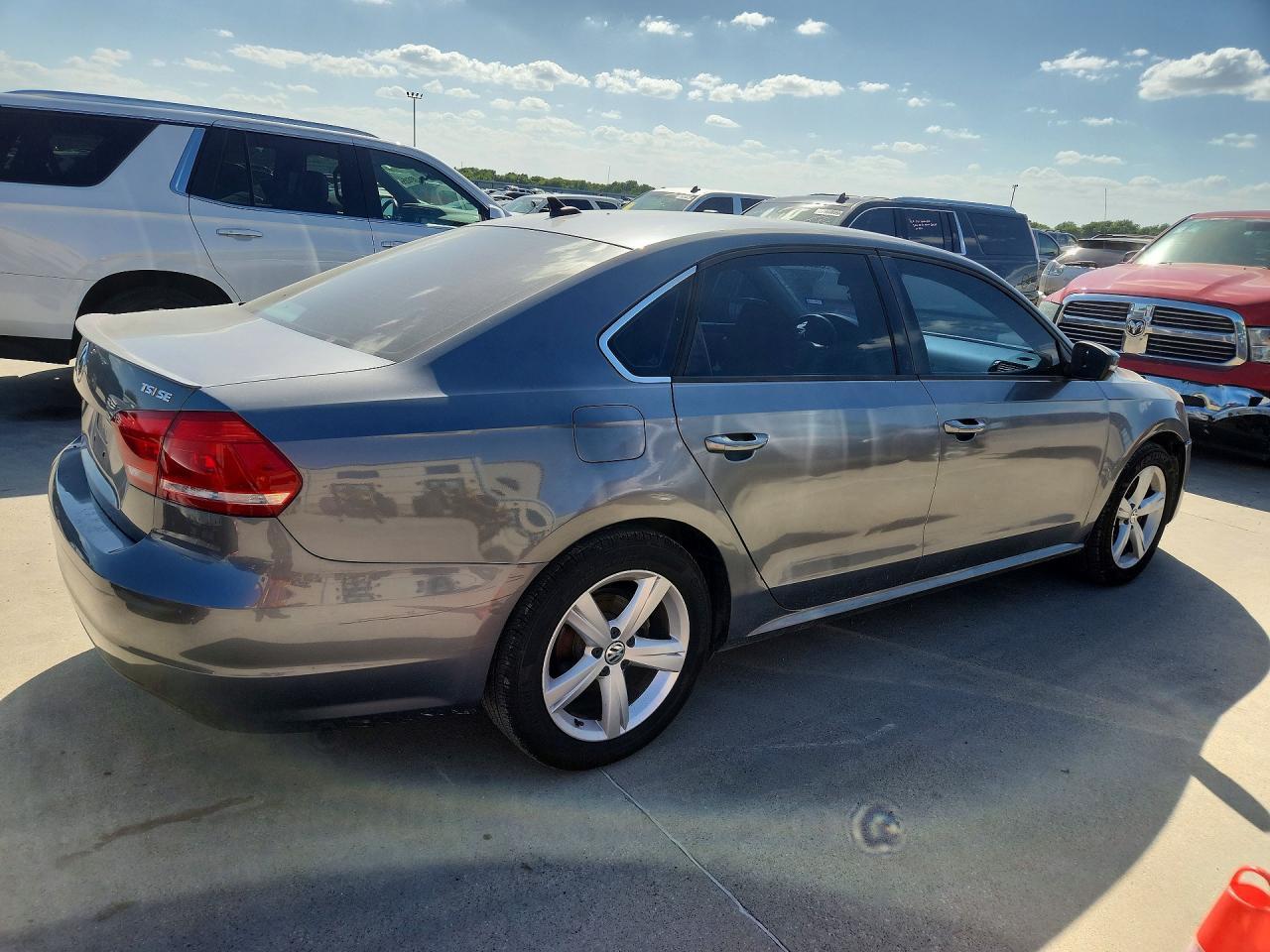 2014 Volkswagen Passat Se - Фото 3