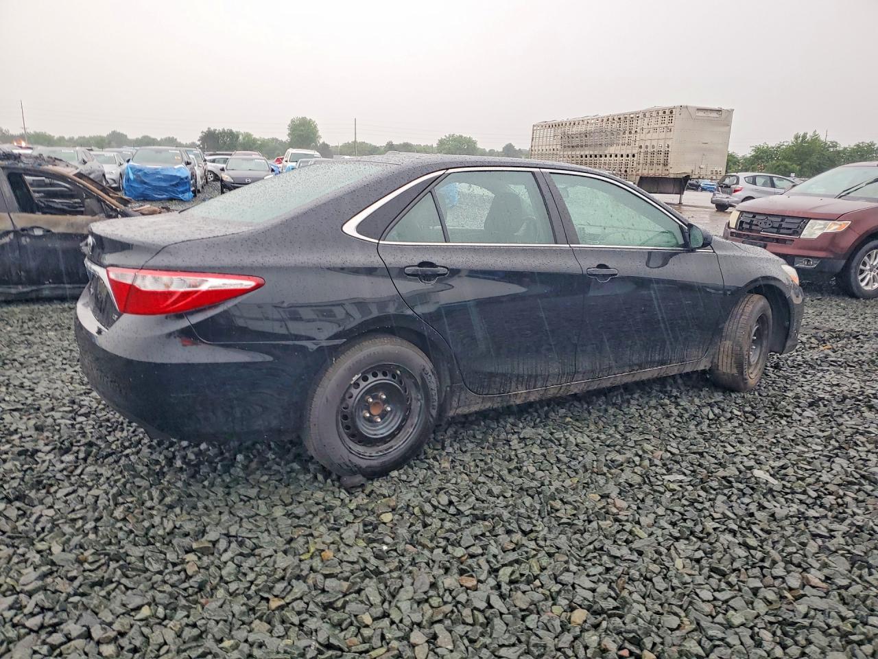 2016 Toyota Camry Le - Фото 3