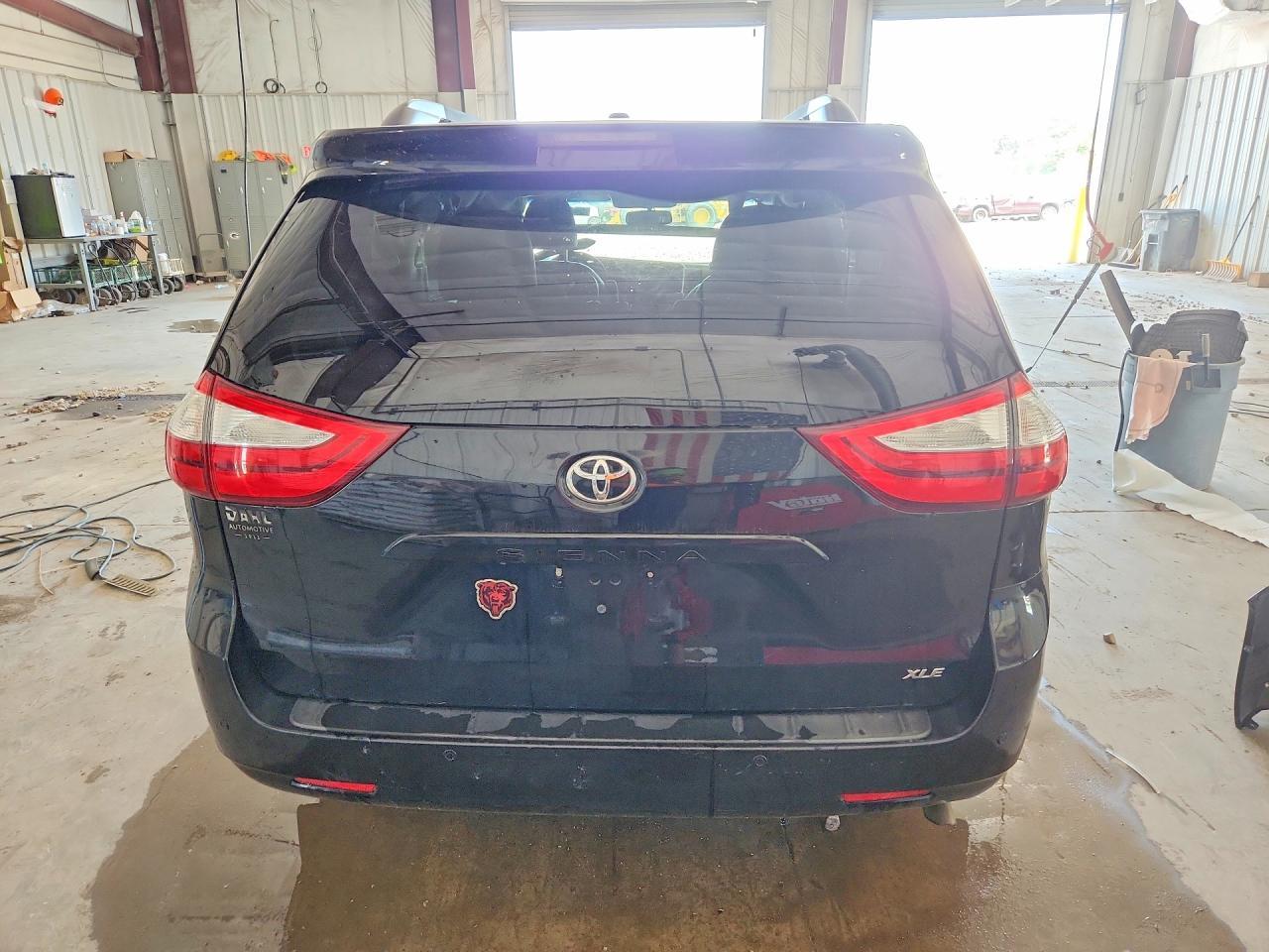 2015 Toyota Sienna Xle 8-Passenger - Фото 6
