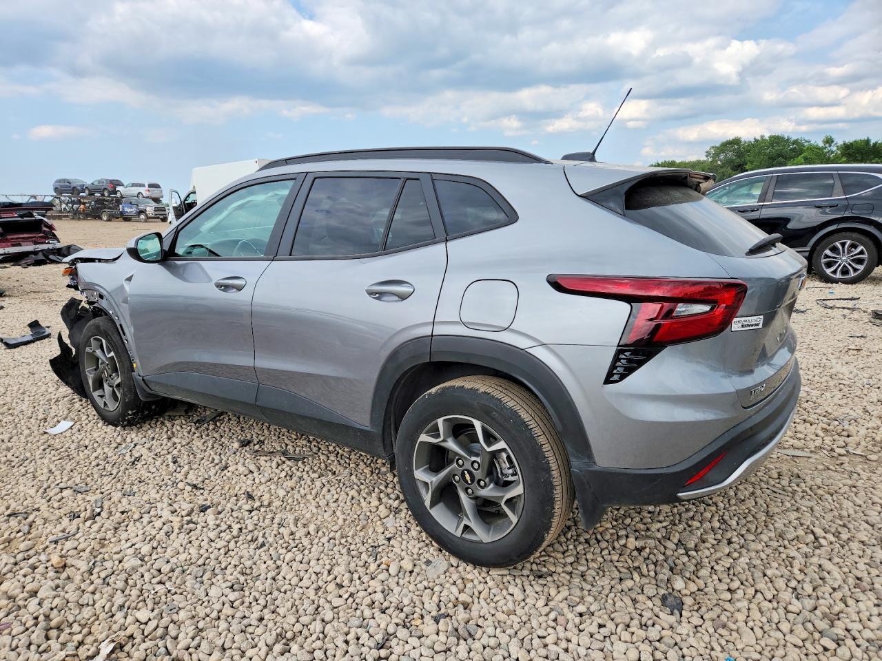 2025 Chevrolet Trax 1Lt - Фото 2