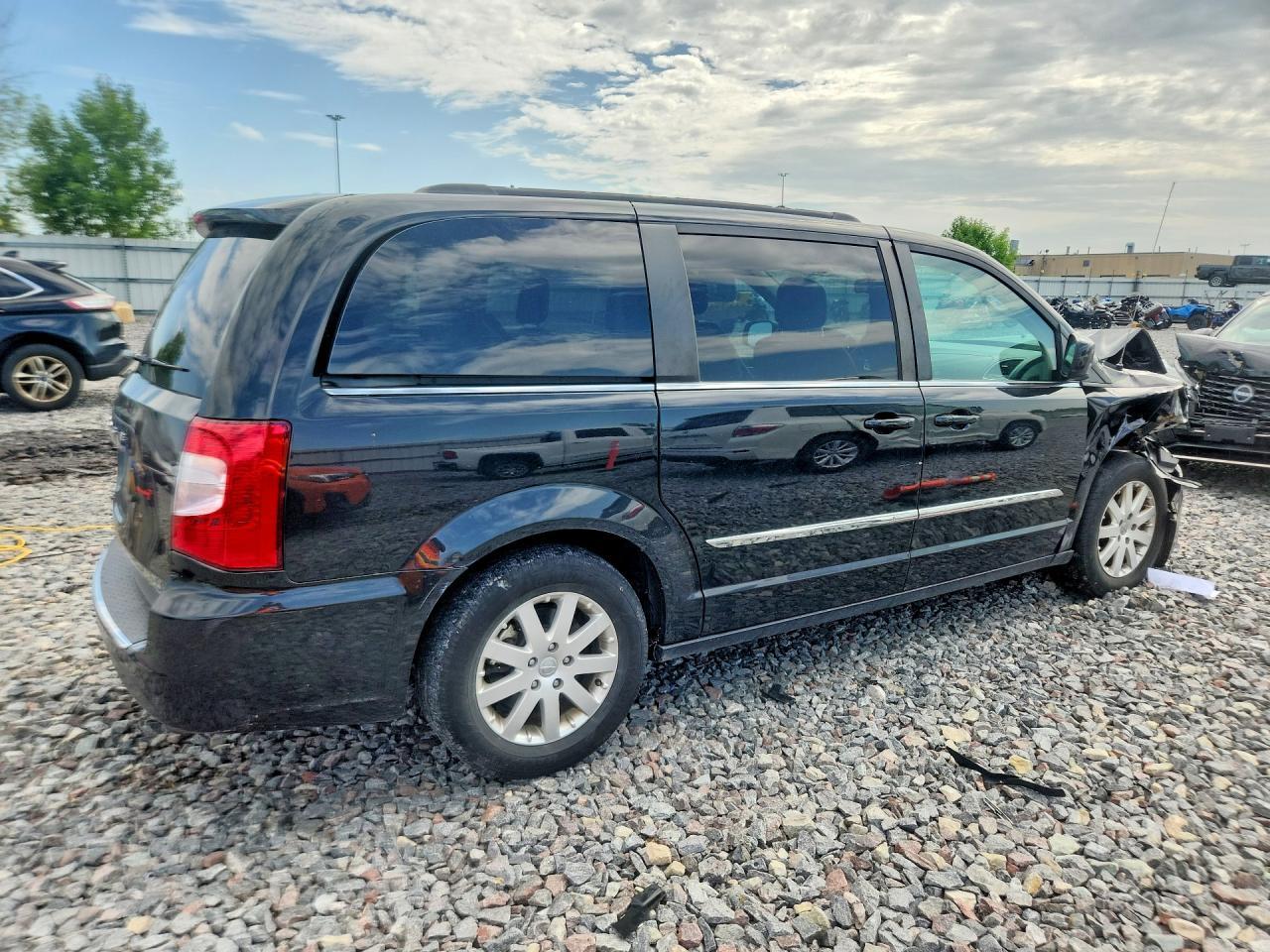 2016 Chrysler Town & Country Touring - Фото 3