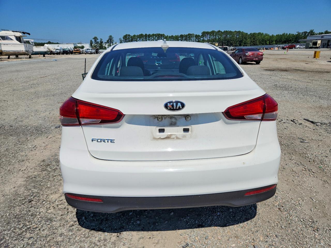 2017 Kia Forte Lx - Image 6