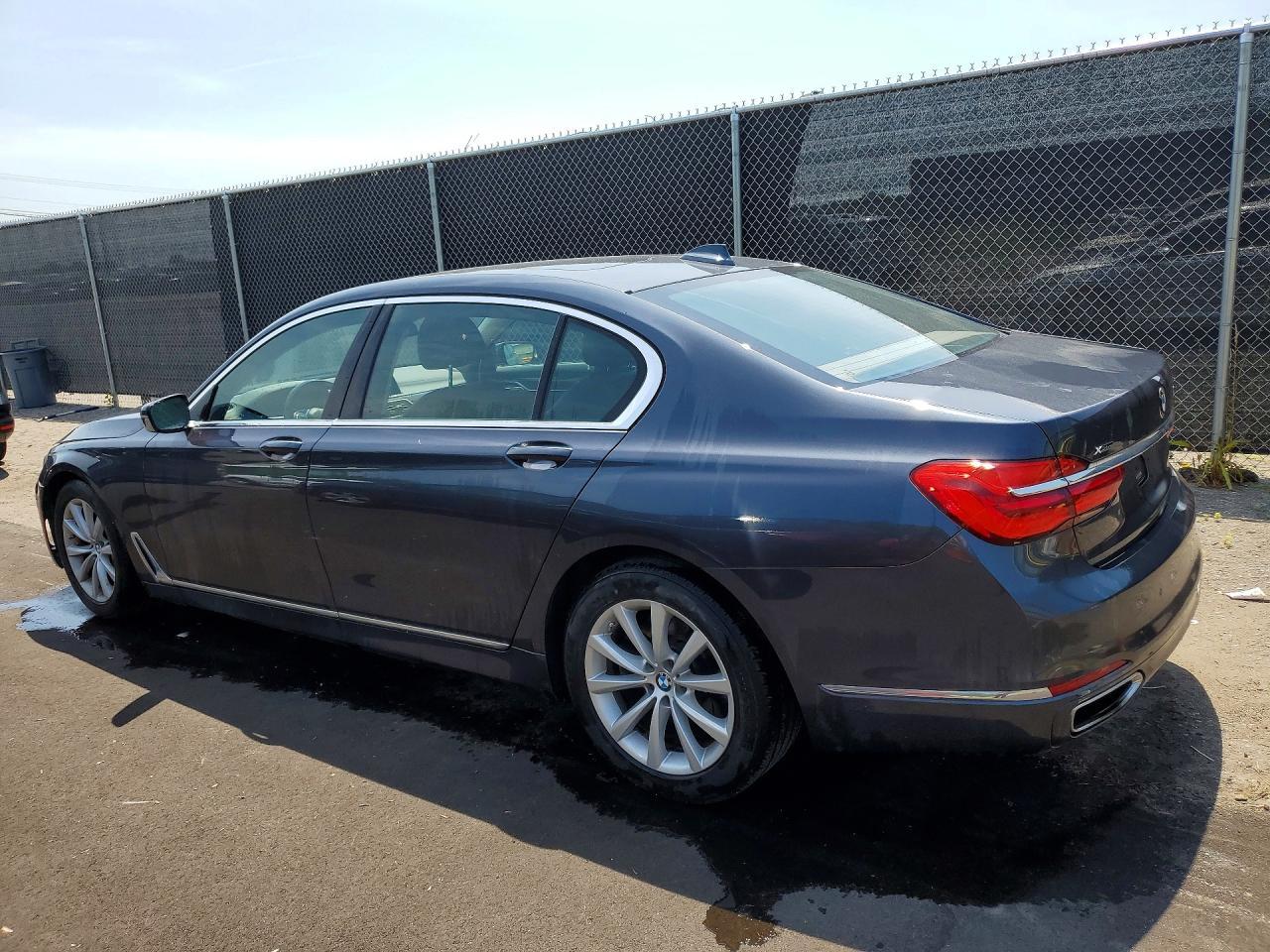 2018 BMW 740 Xi - Image 2