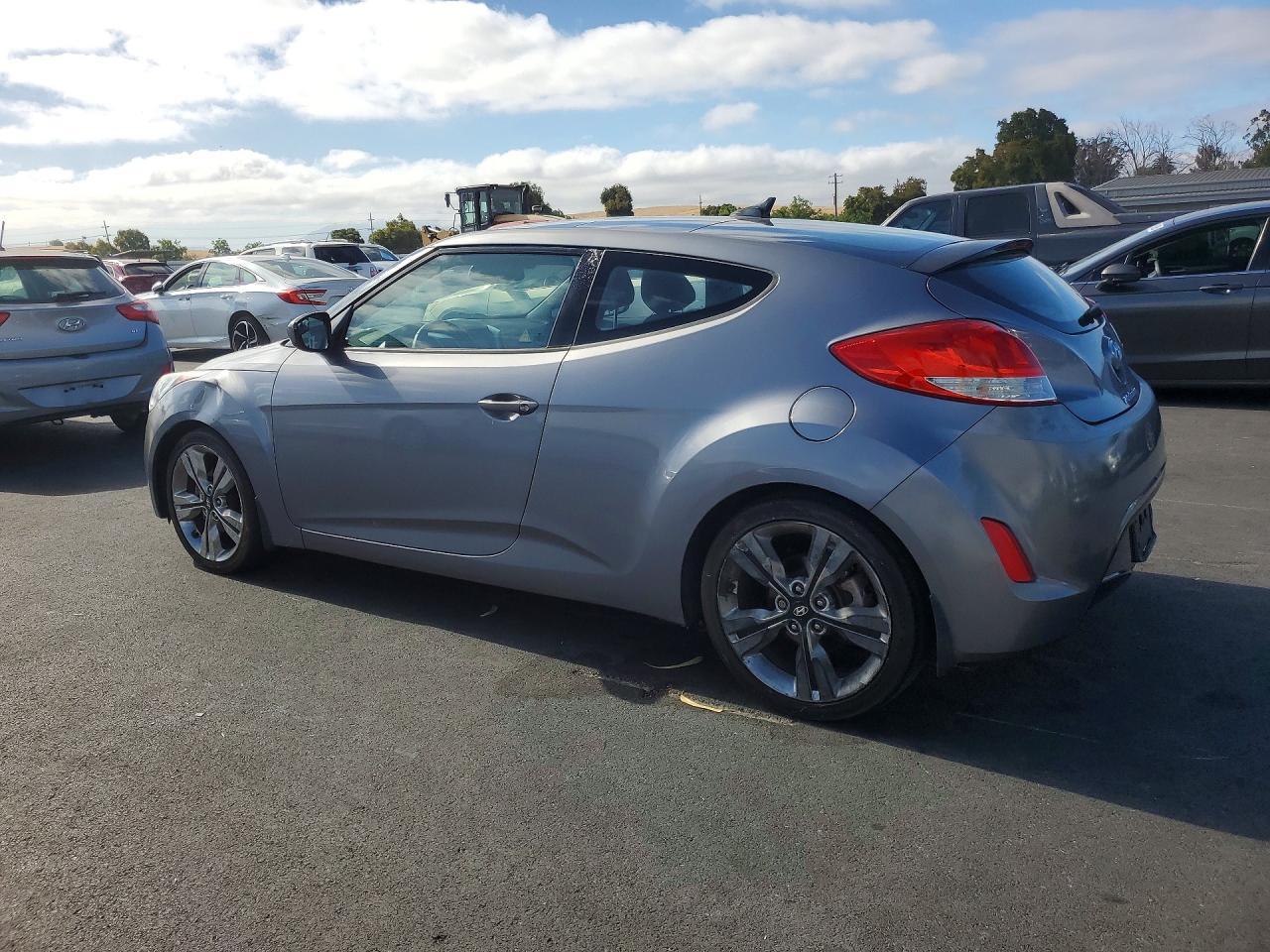 2016 Hyundai Veloster Base - Фото 2