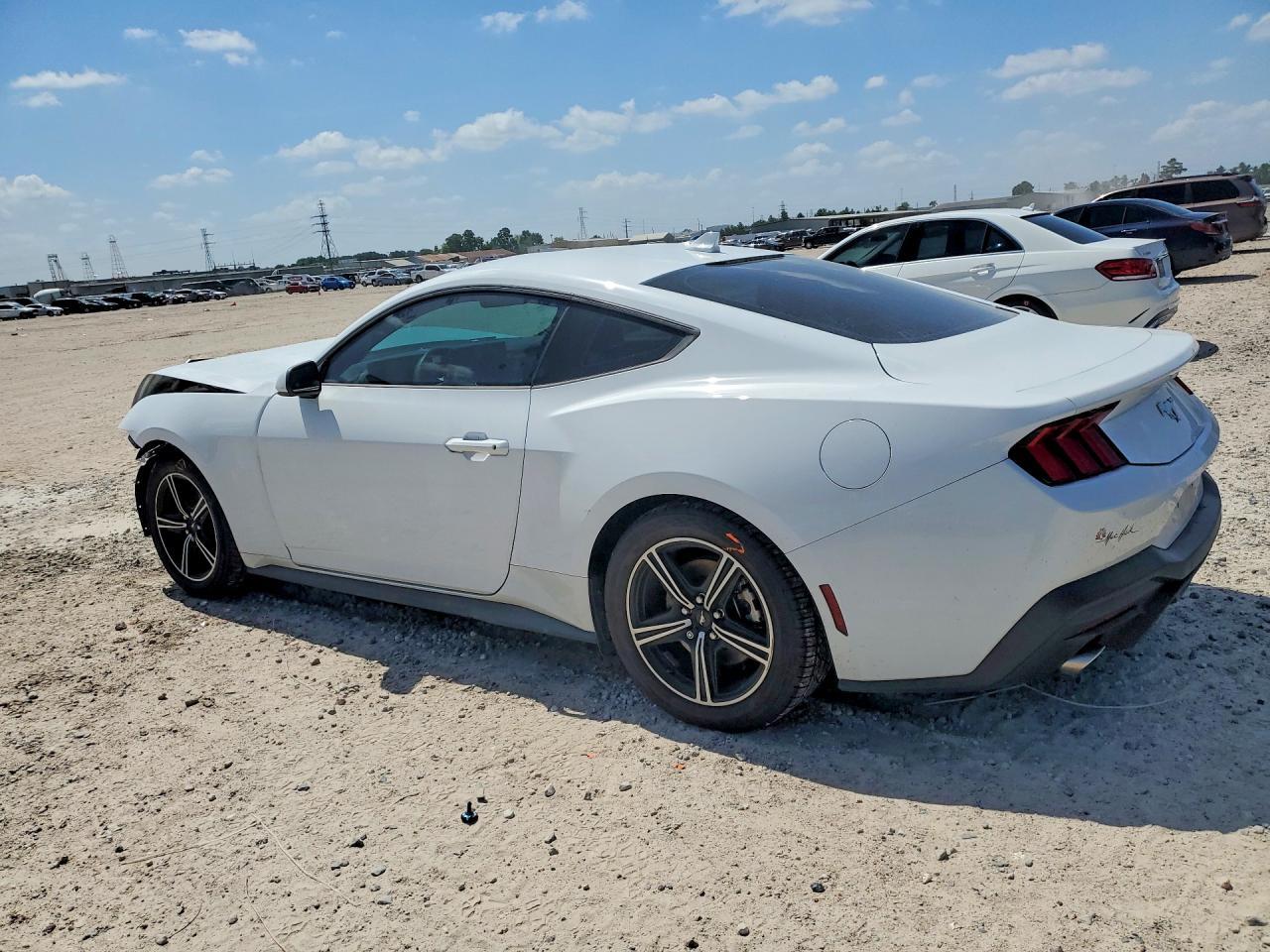 2024 Ford Mustang - Фото 2