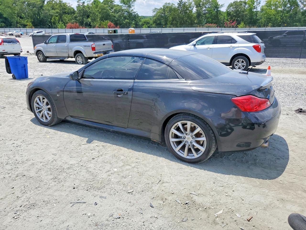 2015 Infiniti Q60 Convertible Base - Image 2
