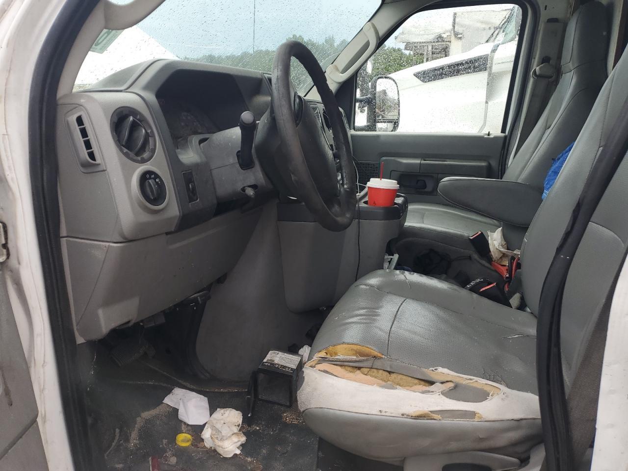 2015 Ford Econoline E350 Super Duty Cutaway Van - Фото 7
