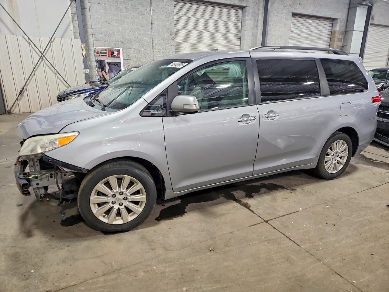 2013 Toyota Sienna Limited 7-Passenger