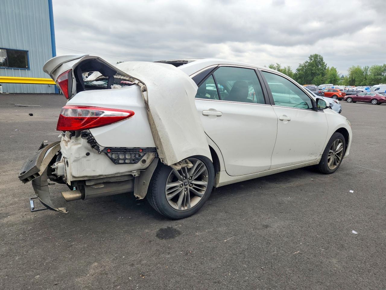 2016 Toyota Camry Se - Image 3